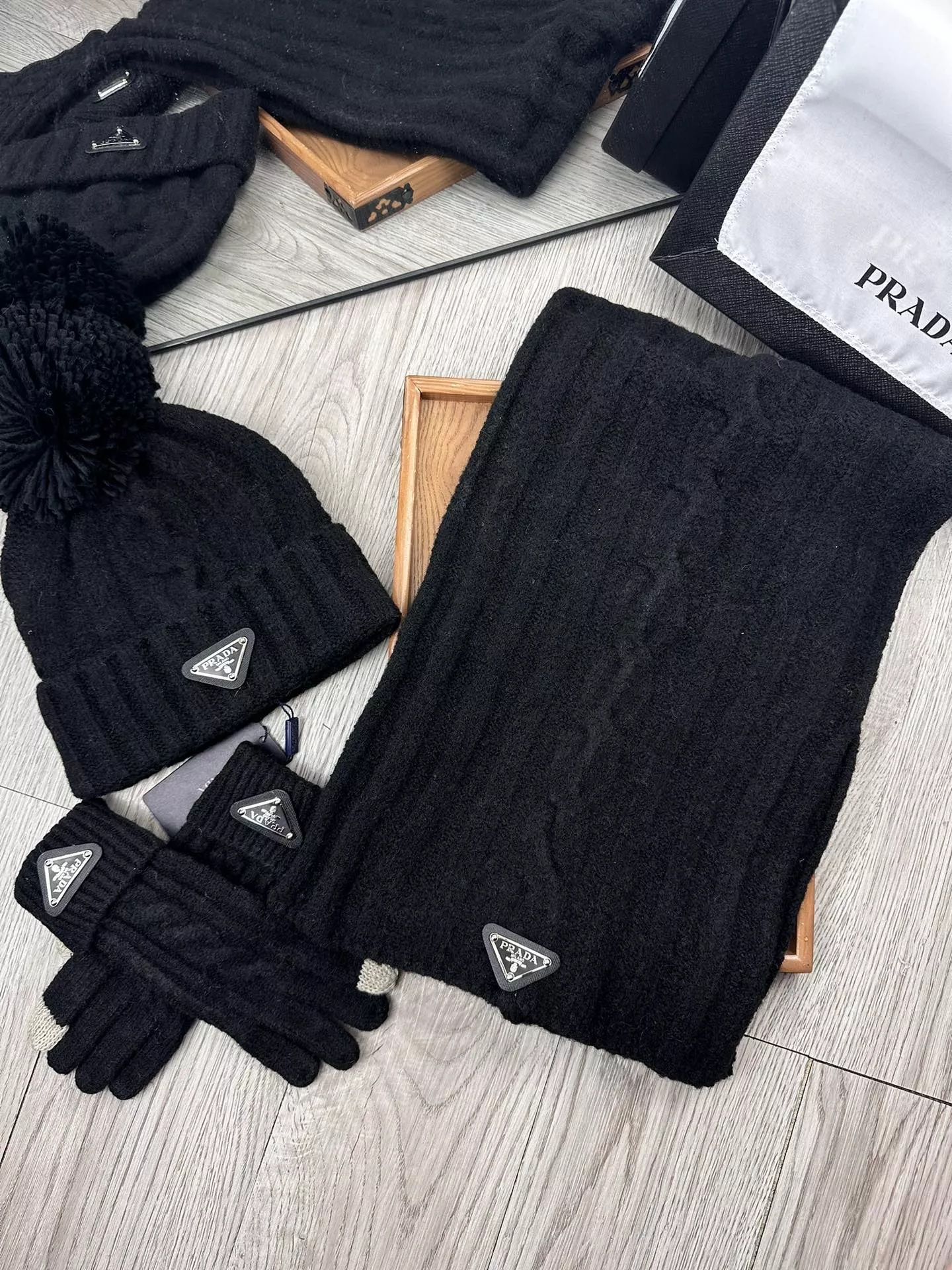 prada hat and echapres and glove set s_127aa52